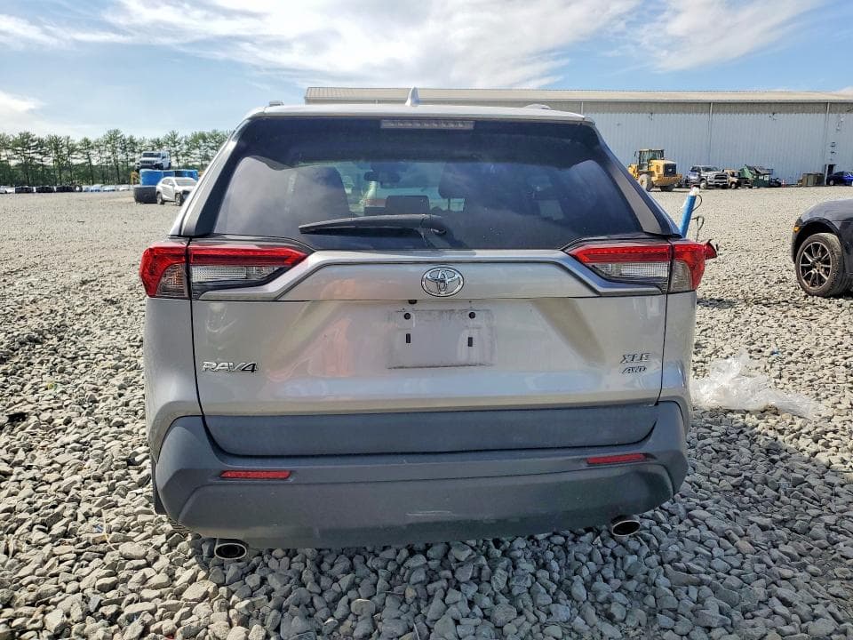 2021 TOYOTA RAV4 XLE 6