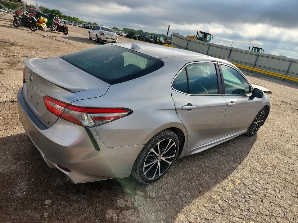 2019 TOYOTA CAMRY SE 3