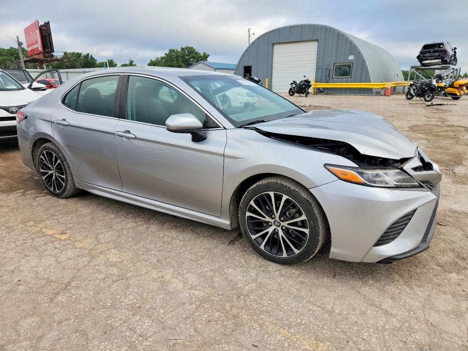 2019 TOYOTA CAMRY SE 4