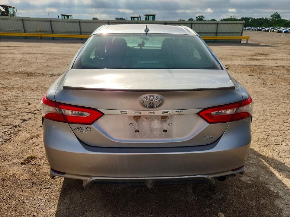 2019 TOYOTA CAMRY SE 6