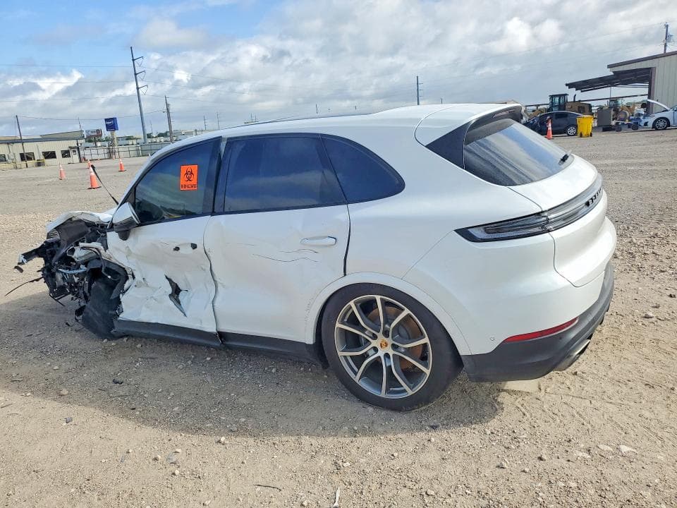 2024 PORSCHE CAYENNE 2
