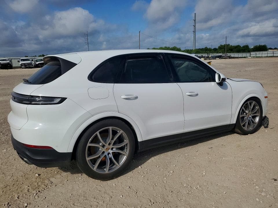 2024 PORSCHE CAYENNE 3
