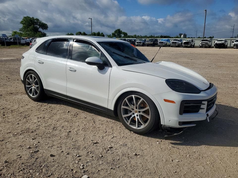 2024 PORSCHE CAYENNE 4