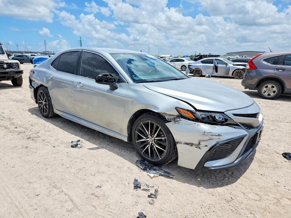 2021 TOYOTA CAMRY SE 4