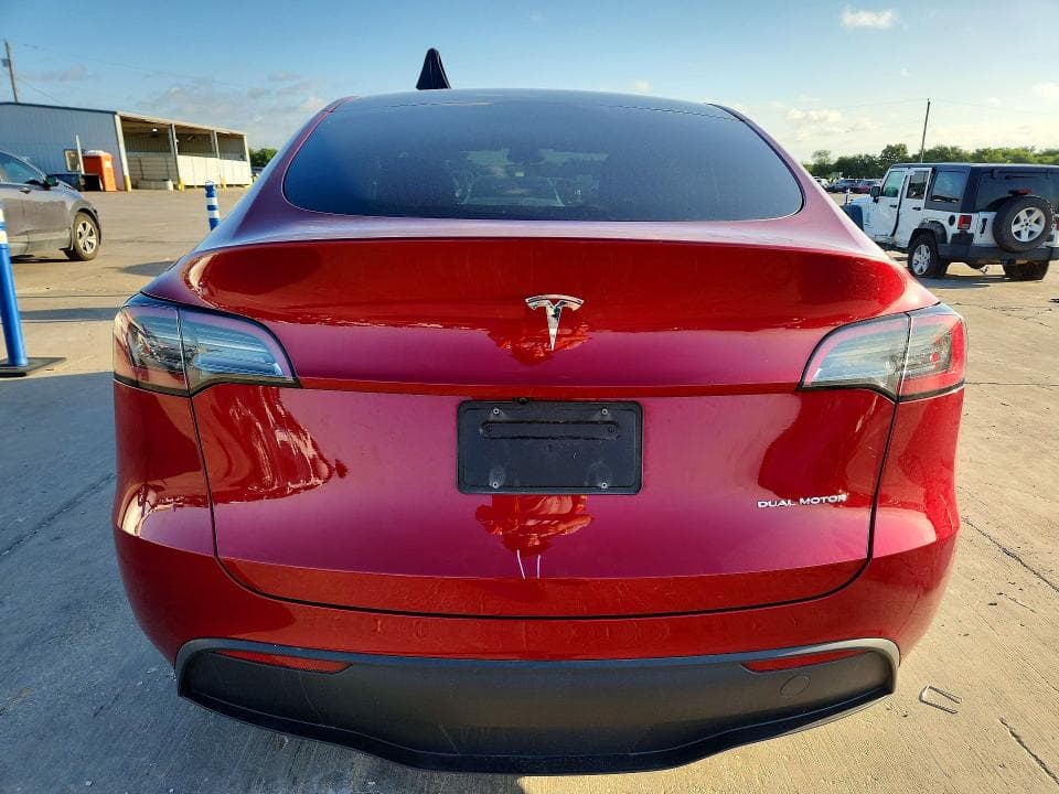 2024 TESLA MODEL Y 6