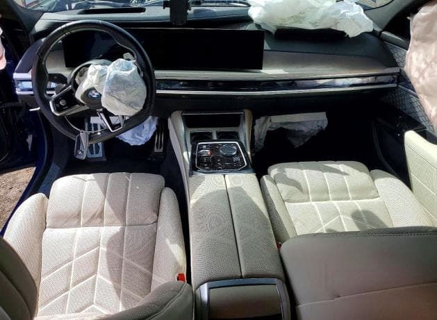 2024 BMW 750 XE XE 8
