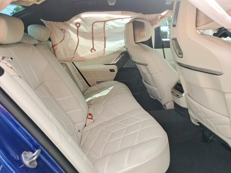 2024 BMW 750 XE XE 10