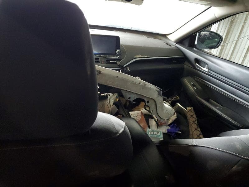 2019 NISSAN ALTIMA 4 D 8