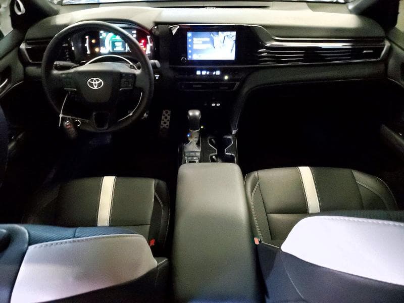2025 TOYOTA CAMRY SE SE 8