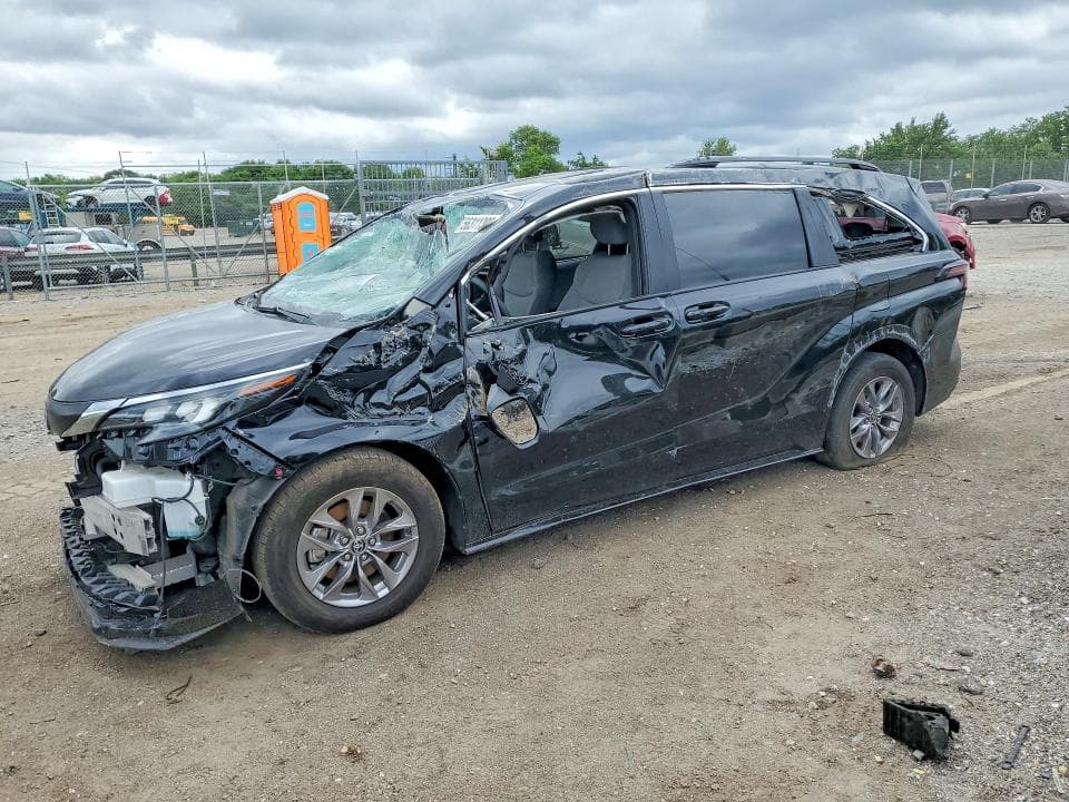 2025 TOYOTA SIENNA 1