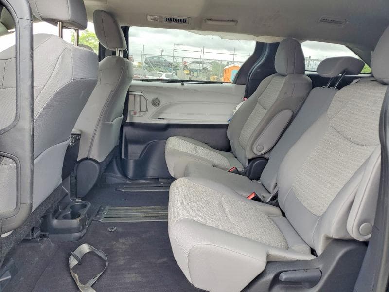 2025 TOYOTA SIENNA 11