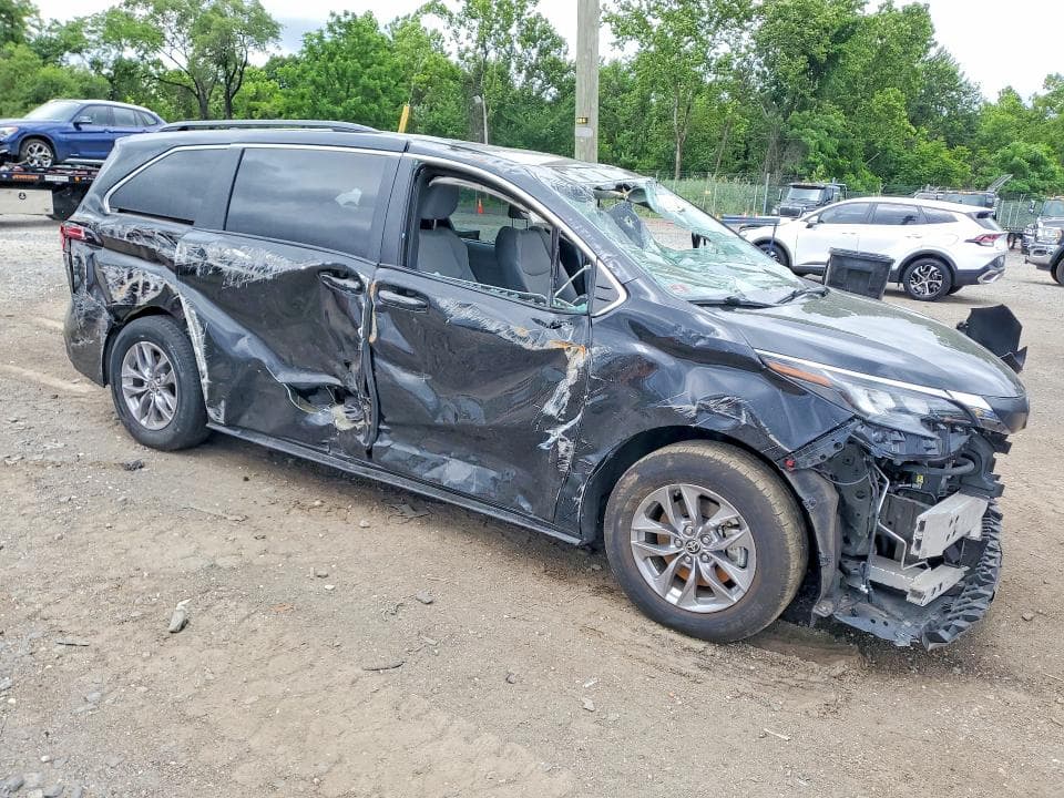 2025 TOYOTA SIENNA 4