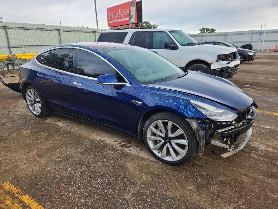 2018 TESLA MODEL 3 4