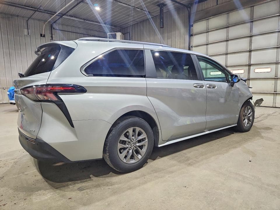 2025 TOYOTA SIENNA XLE 7-PASSENGER XLE 7-PASSENGER 3