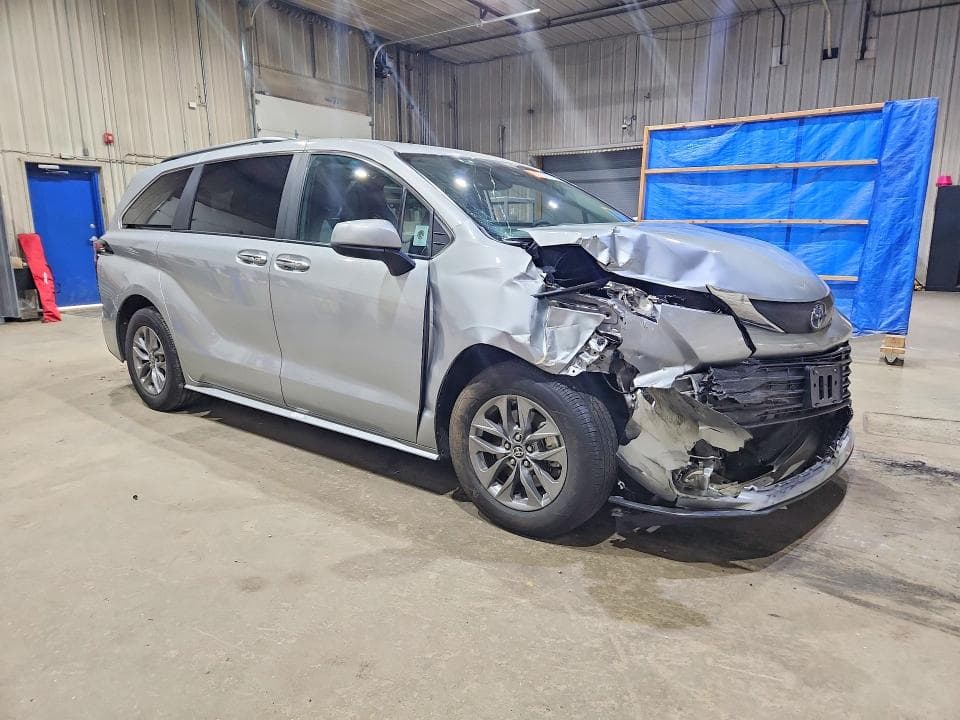 2025 TOYOTA SIENNA XLE 7-PASSENGER XLE 7-PASSENGER 4