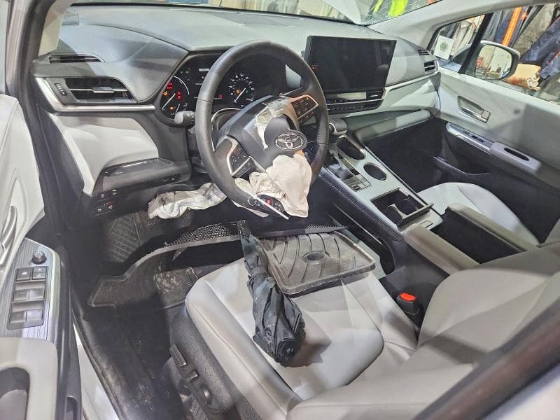 2025 TOYOTA SIENNA XLE 7-PASSENGER XLE 7-PASSENGER 8