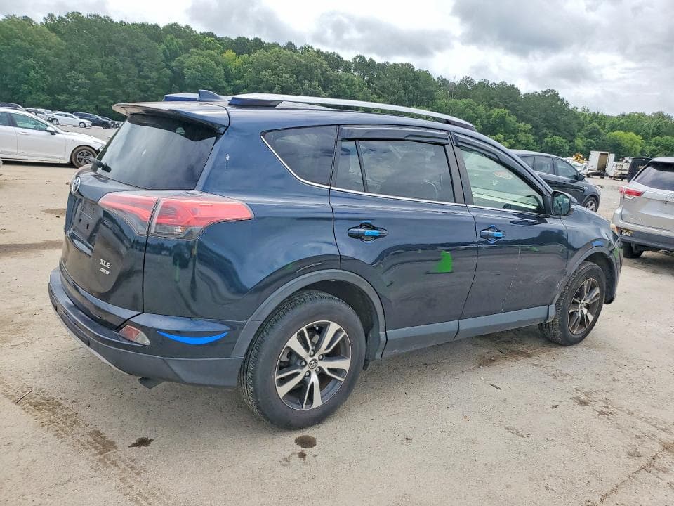 2018 TOYOTA RAV4 XLE 3