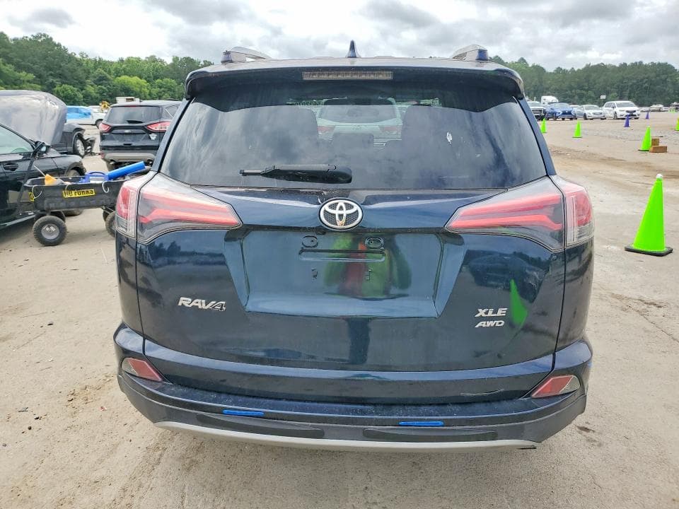 2018 TOYOTA RAV4 XLE 6