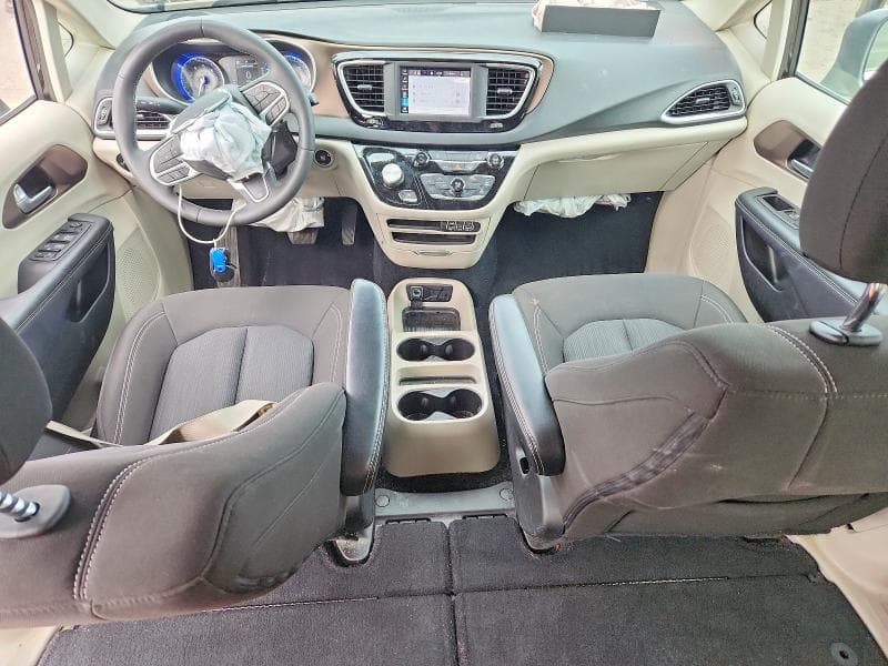 2024 CHRYSLER VOYAGER LX 8
