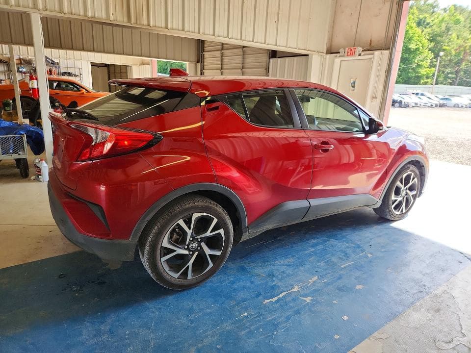 2020 TOYOTA C-HR XLE 3