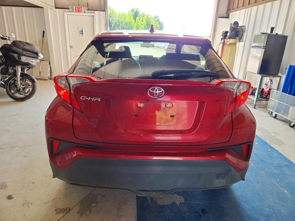 2020 TOYOTA C-HR XLE 6