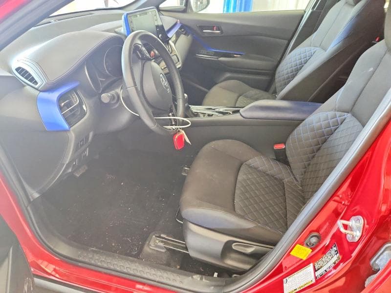 2020 TOYOTA C-HR XLE 7