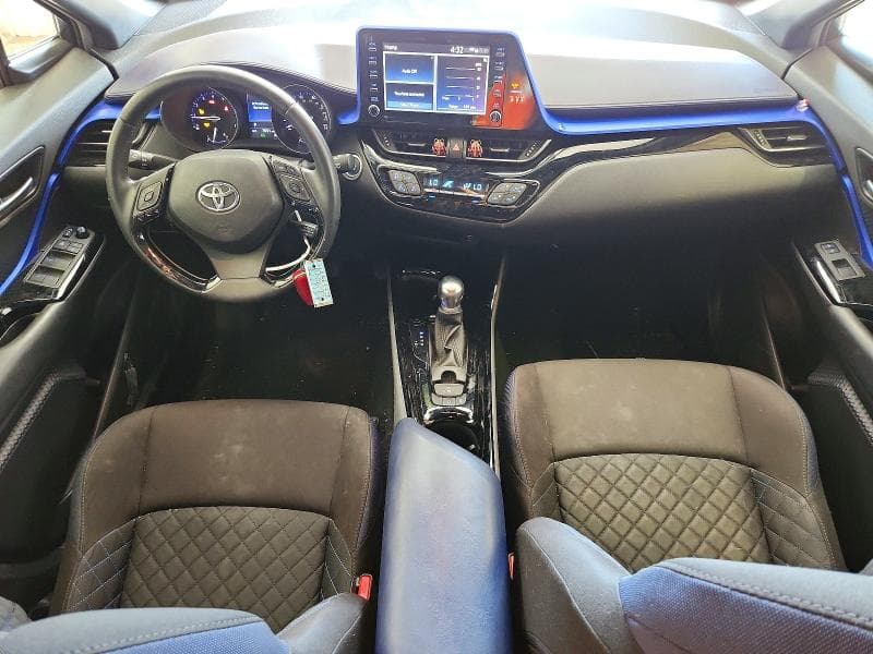 2020 TOYOTA C-HR XLE 8