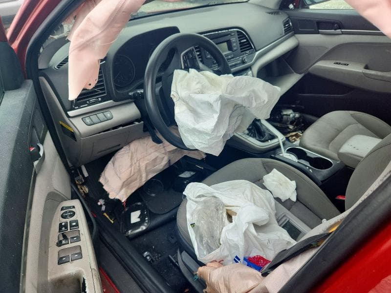 2017 HYUNDAI ELANTRA 8