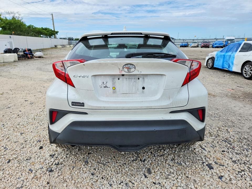 2021 TOYOTA C-HR LE 6