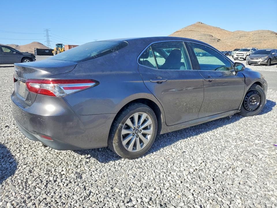 2018 TOYOTA CAMRY LE 3