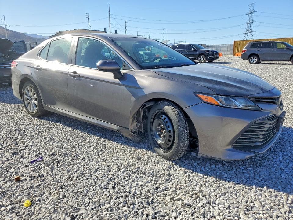 2018 TOYOTA CAMRY LE 4