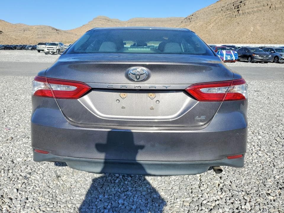 2018 TOYOTA CAMRY LE 6
