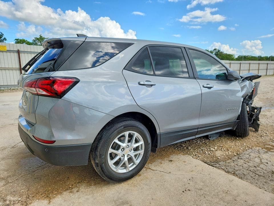 2024 CHEVROLET EQUINOX LS 3