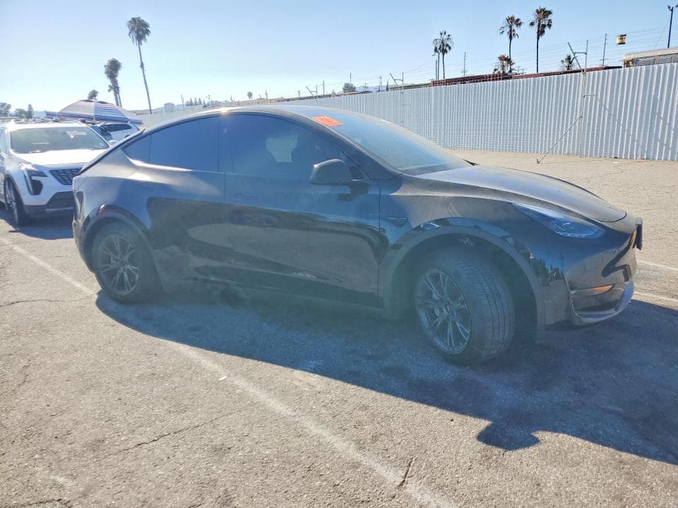 2024 TESLA MODEL Y 4