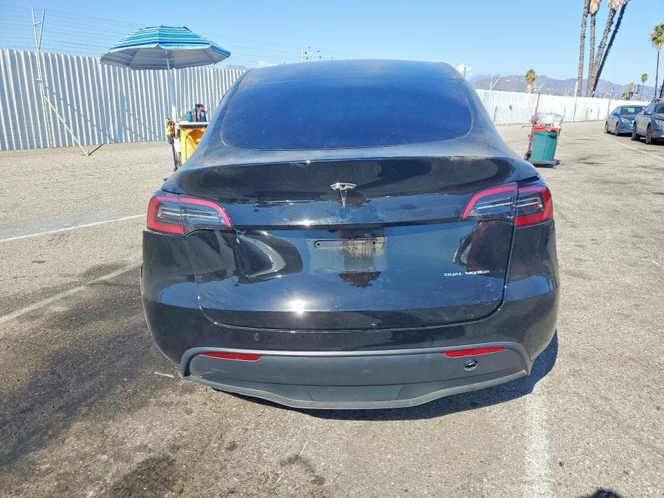 2024 TESLA MODEL Y 6