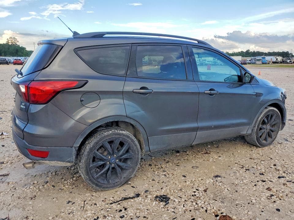 2019 FORD ESCAPE SE 3