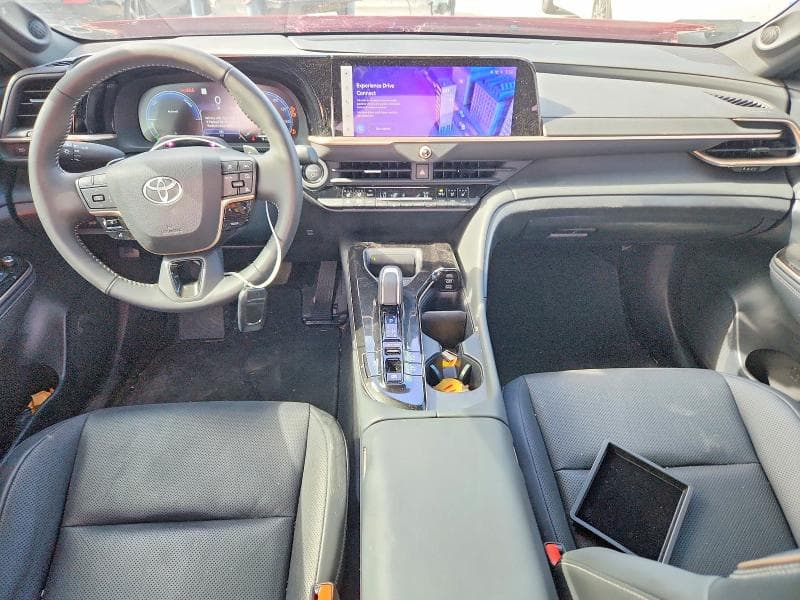 2025 TOYOTA CROWN SIGNIA LIMITED 8