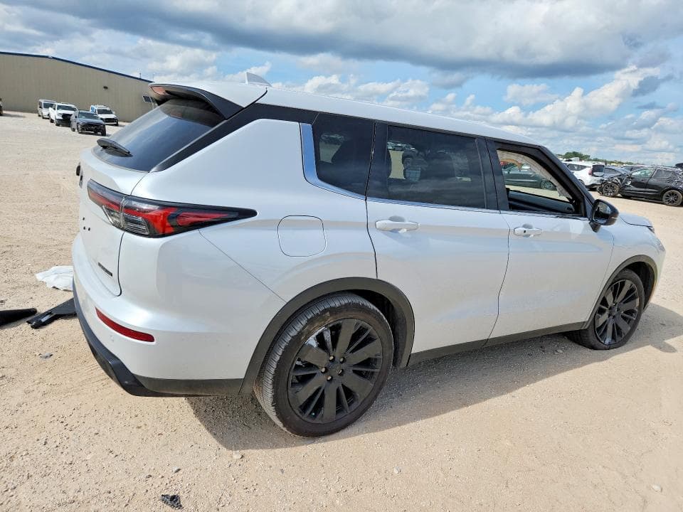 2026 MITSUBISHI OUTLANDER SE 3