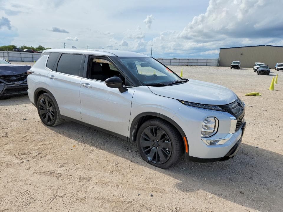 2026 MITSUBISHI OUTLANDER SE 4