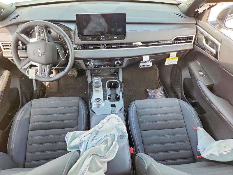 2026 MITSUBISHI OUTLANDER SE 8