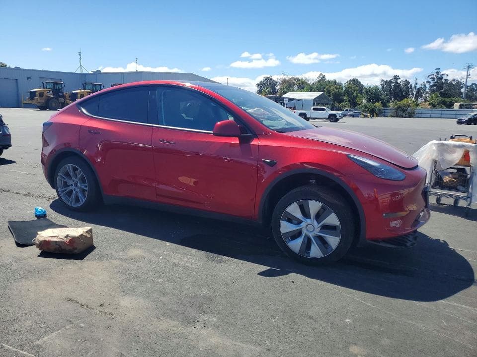 2024 TESLA MODEL Y 4