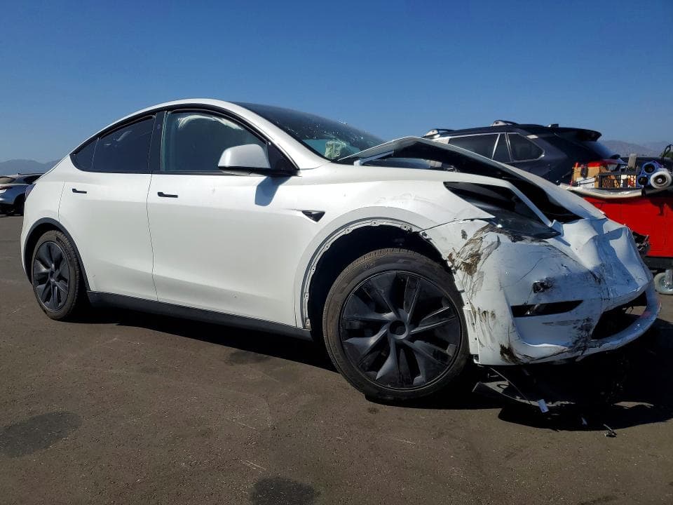 2024 TESLA MODEL Y 4