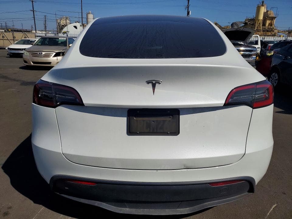 2024 TESLA MODEL Y 6