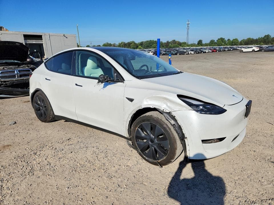 2024 TESLA MODEL Y 4
