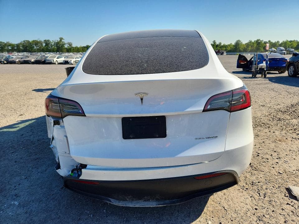 2024 TESLA MODEL Y 6