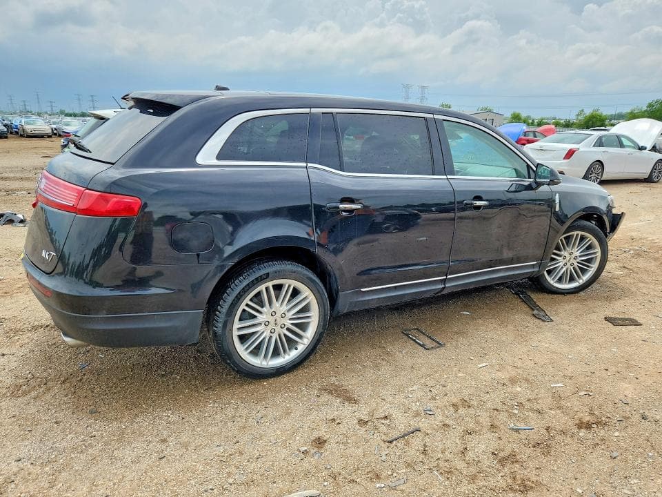 2019 LINCOLN MKT 3