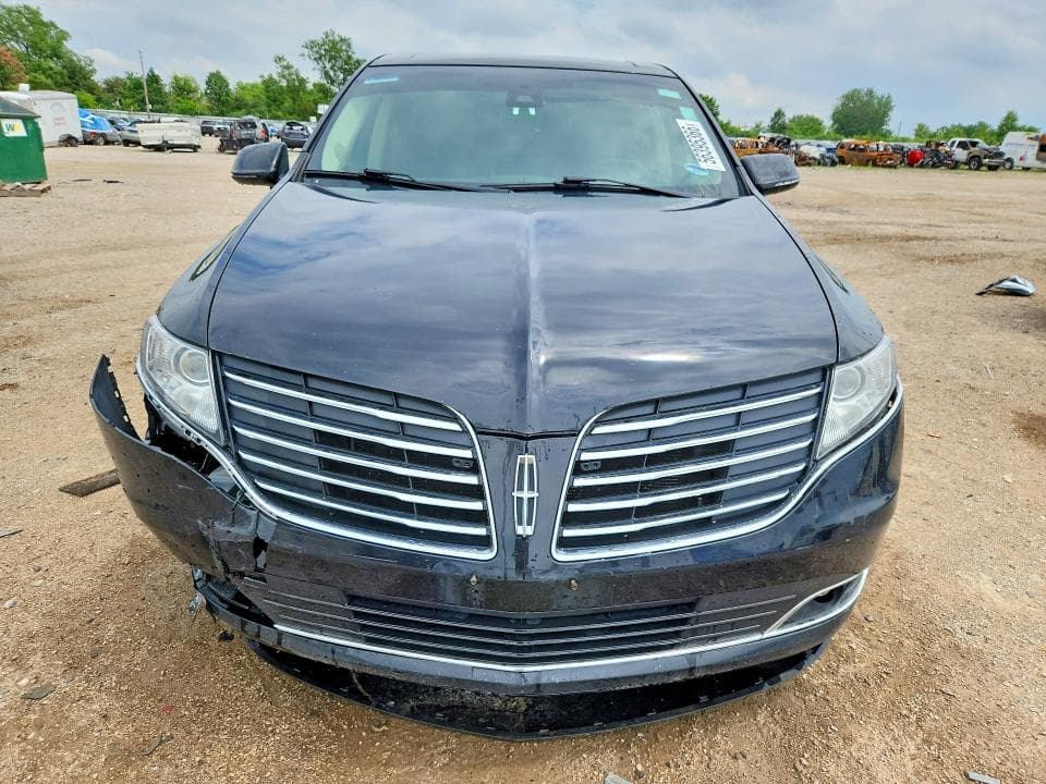 2019 LINCOLN MKT 5