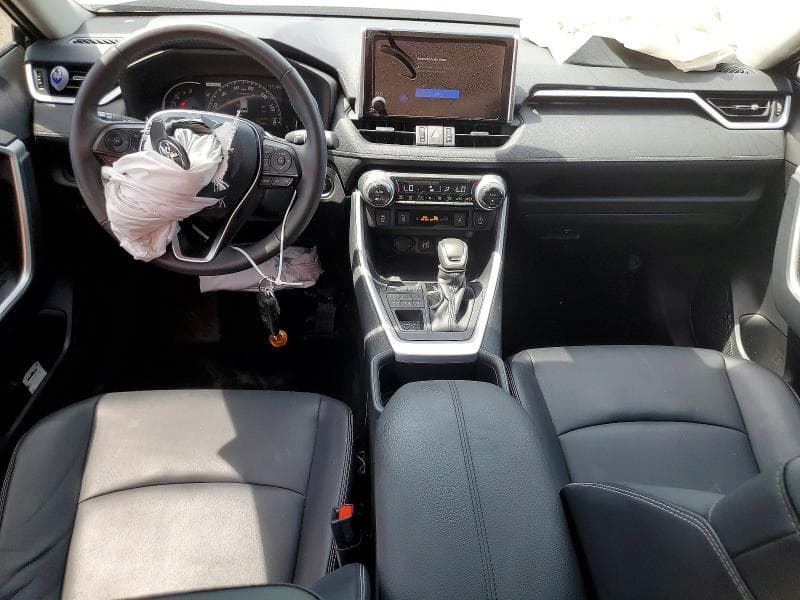 2025 TOYOTA RAV4 XLE PREMIUM XLE PREMIUM 8