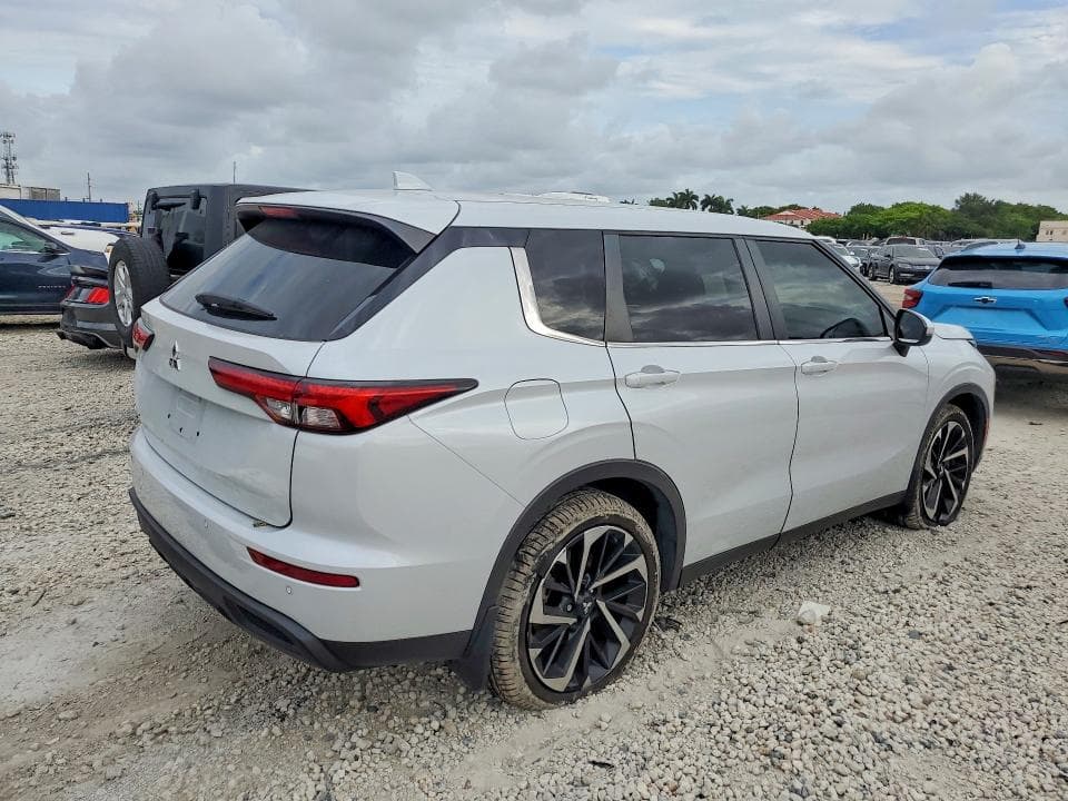 2022 MITSUBISHI OUTLANDER ES 3