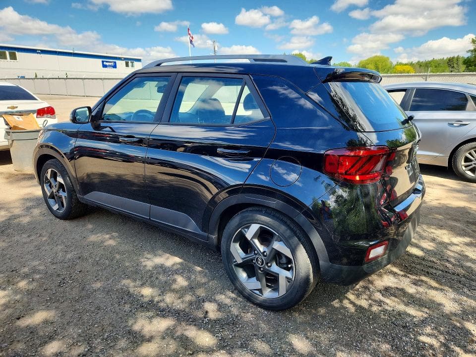 2022 HYUNDAI VENUE SEL 2